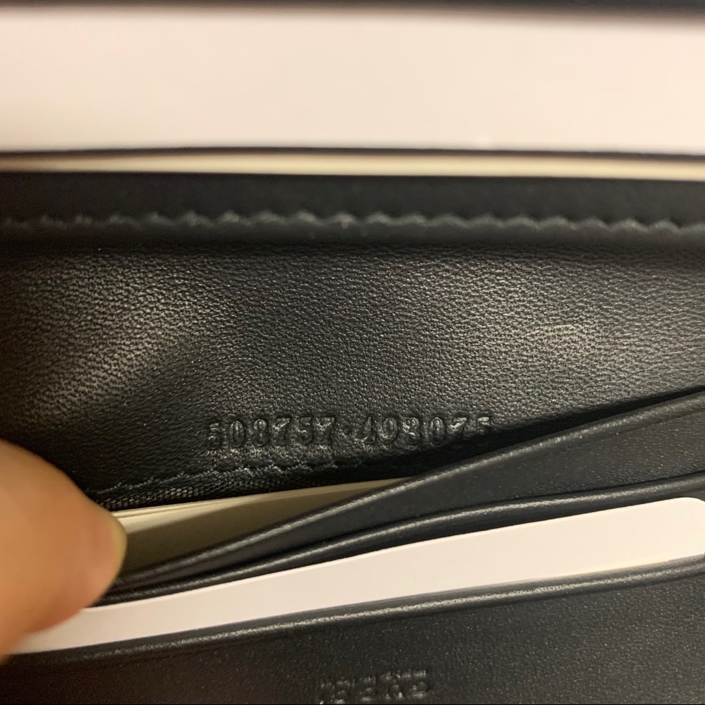 Sold!! || Gucci || Coin Case Wallet - Picture 4 of 7